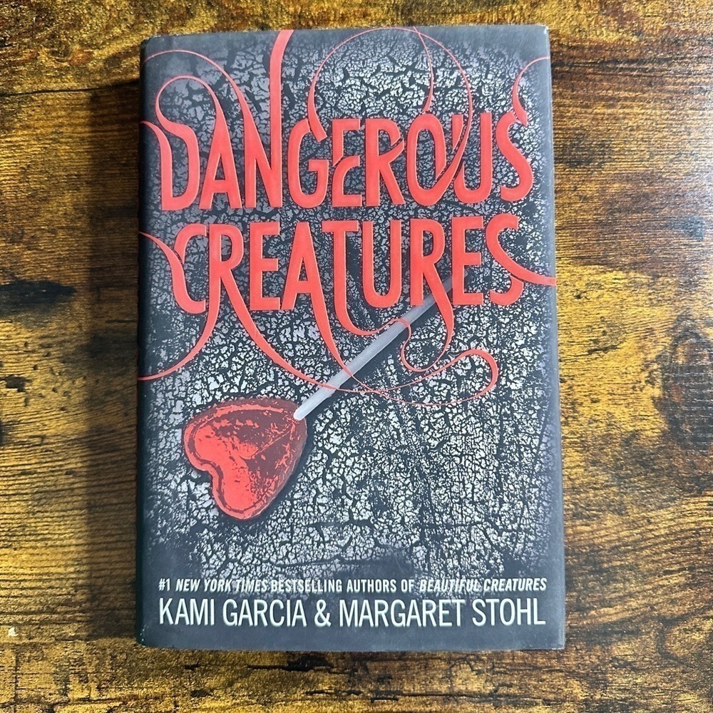 ✨ Dangerous Creatures by Kami Garcia & Margaret Stohl ✨